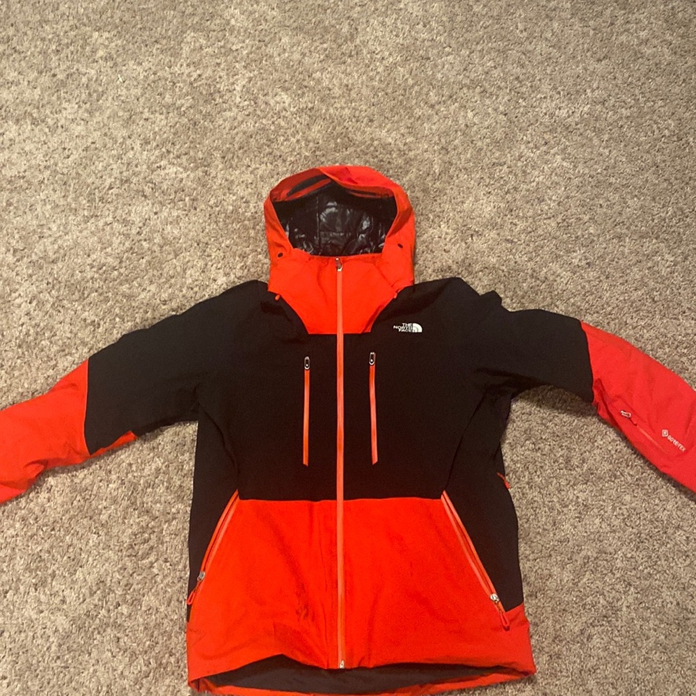 Large North Face ski jacket with Goretex and avalanche finder